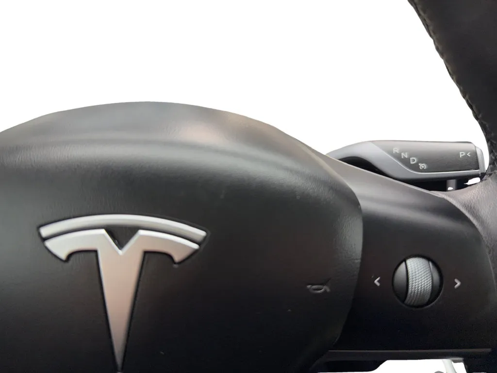 Tesla Model 3 photo 42