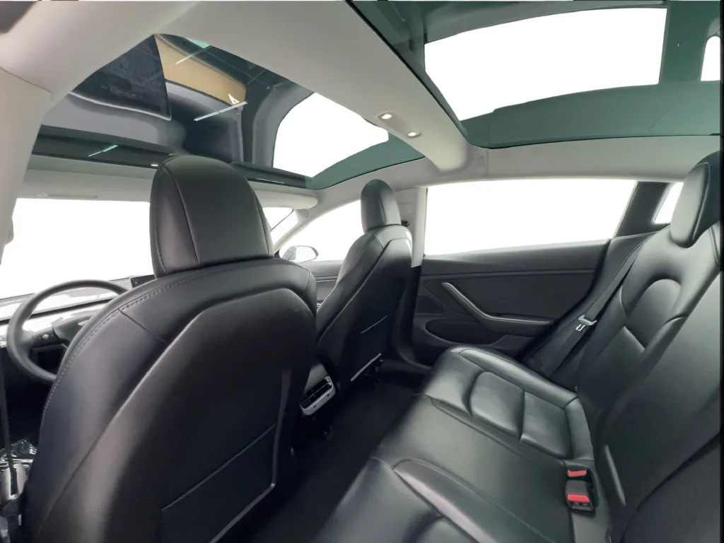 Tesla Model 3 photo 25