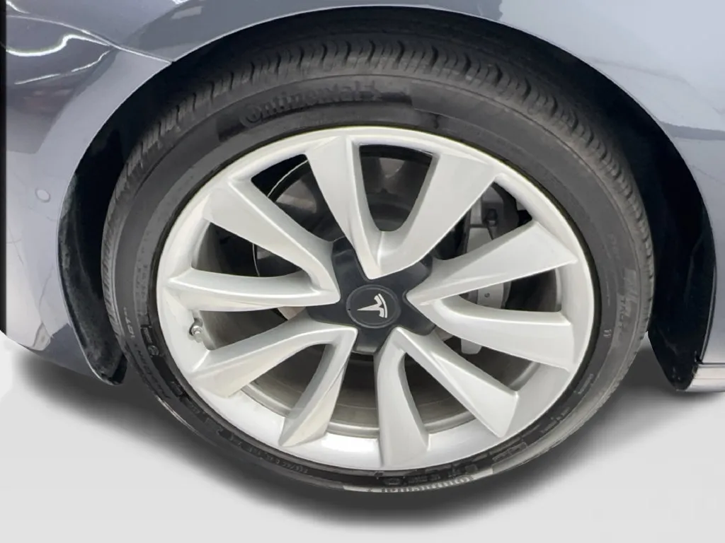 Tesla Model 3 photo 14
