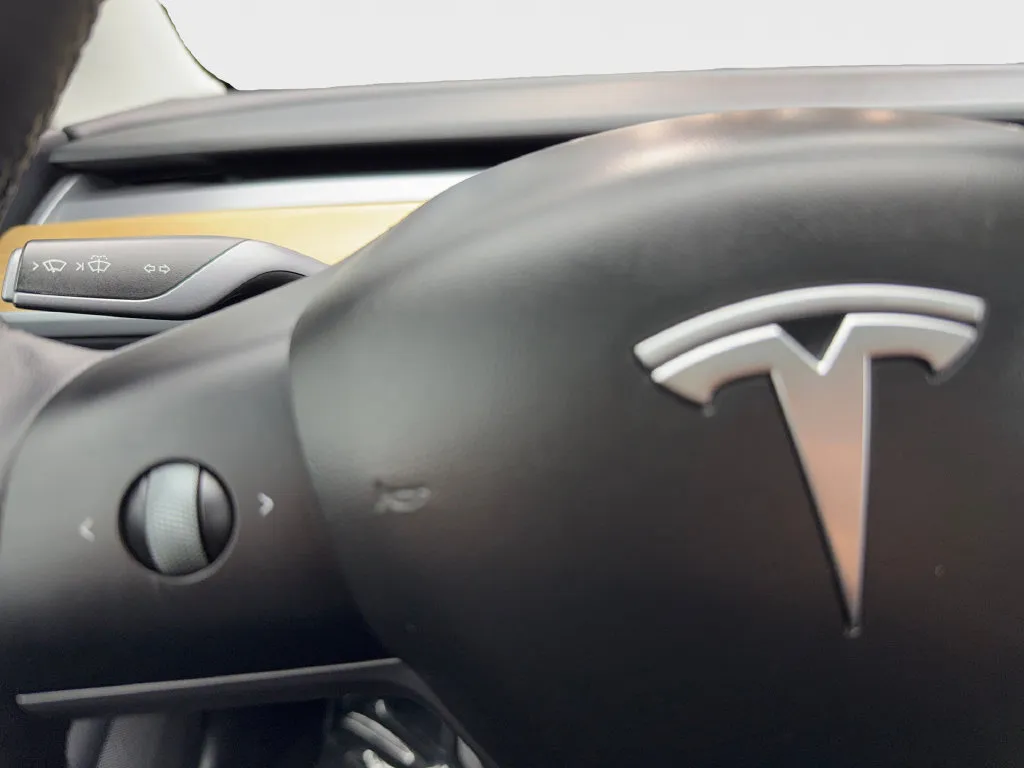 Tesla Model 3 photo 43