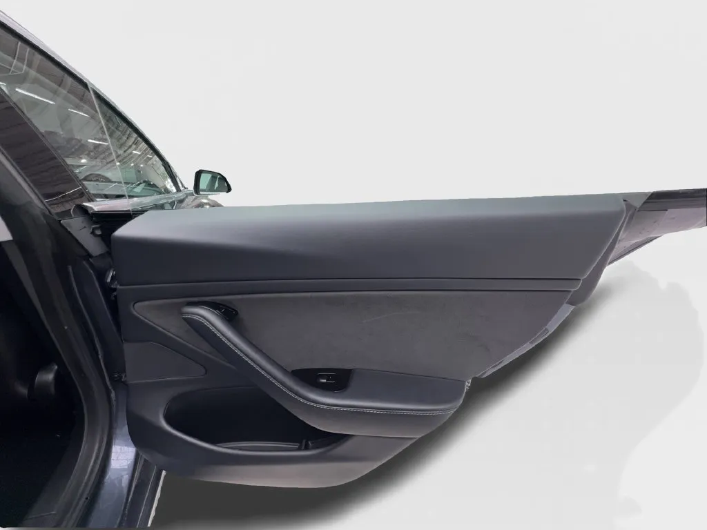 Tesla Model 3 photo 30