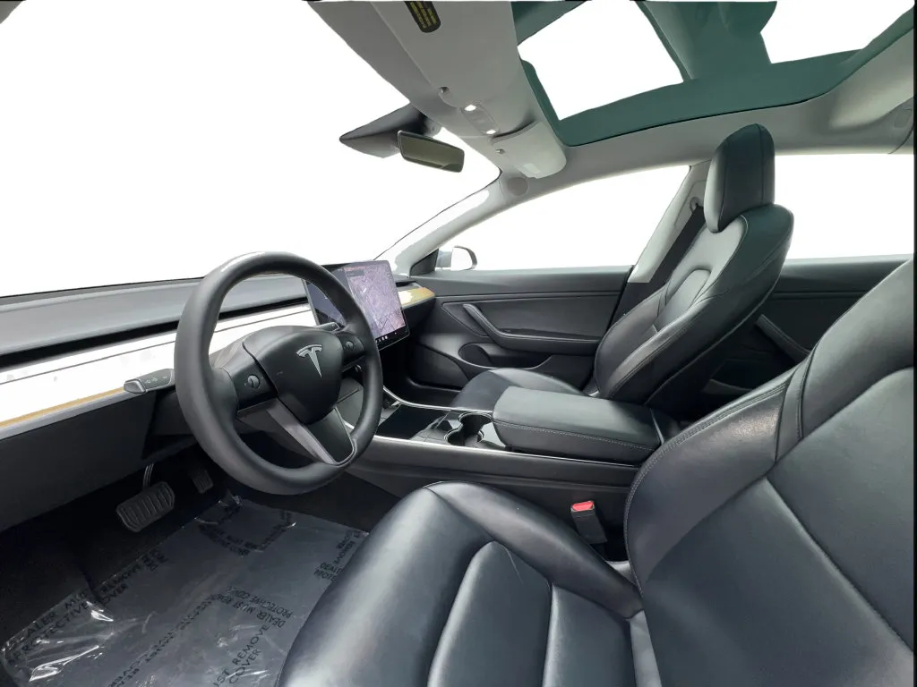 Tesla Model 3 photo 22