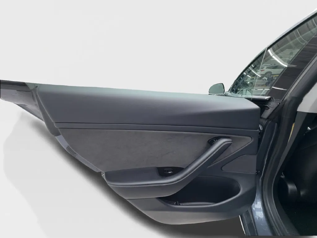 Tesla Model 3 photo 27