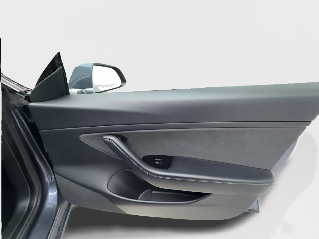Tesla Model 3 photo 35