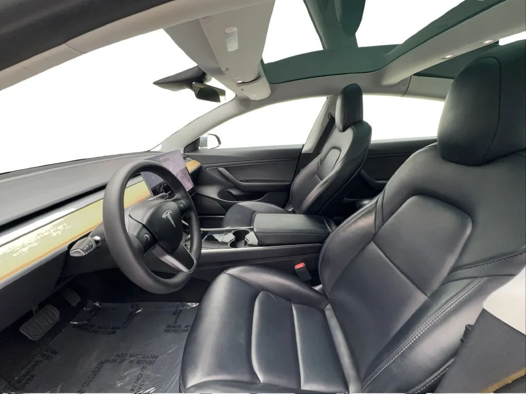 Tesla Model 3 photo 20