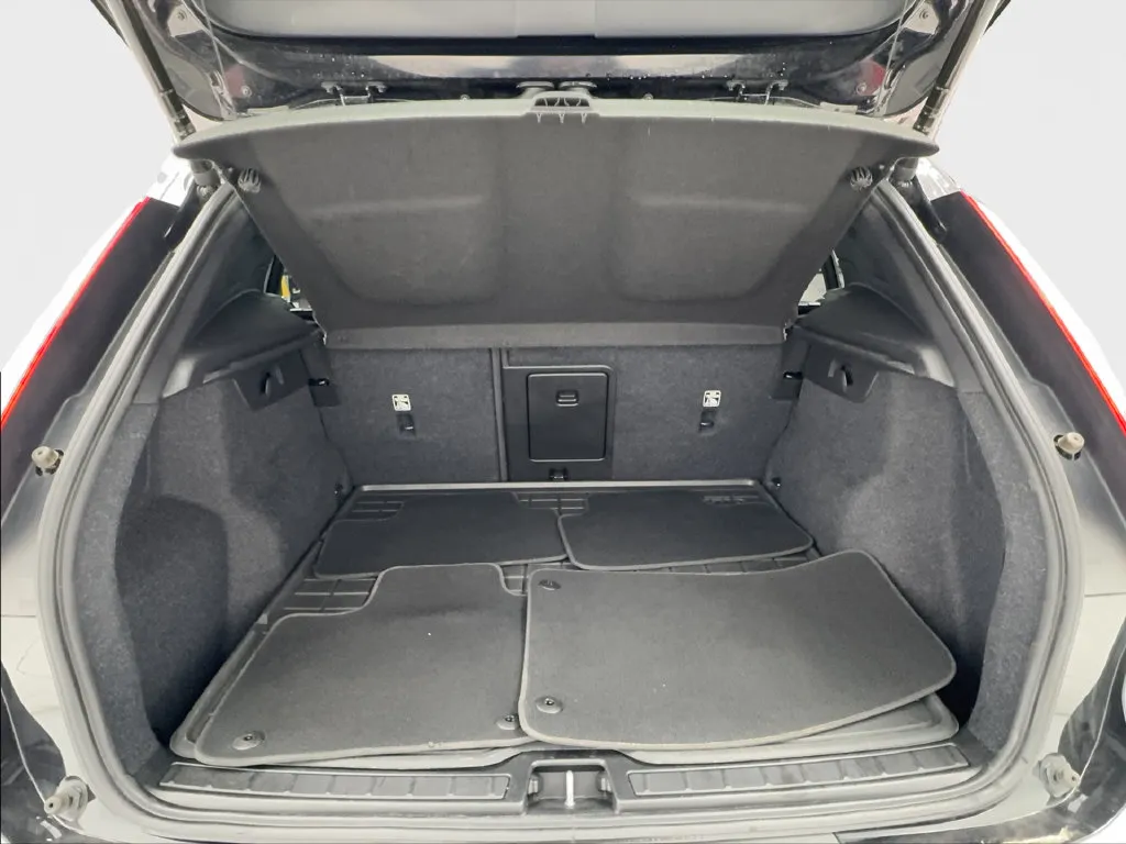 Volvo XC40 photo 18