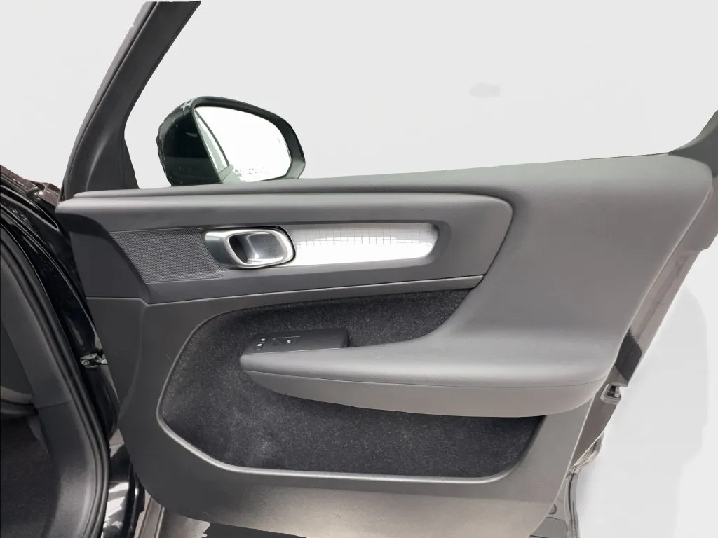 Volvo XC40 photo 35