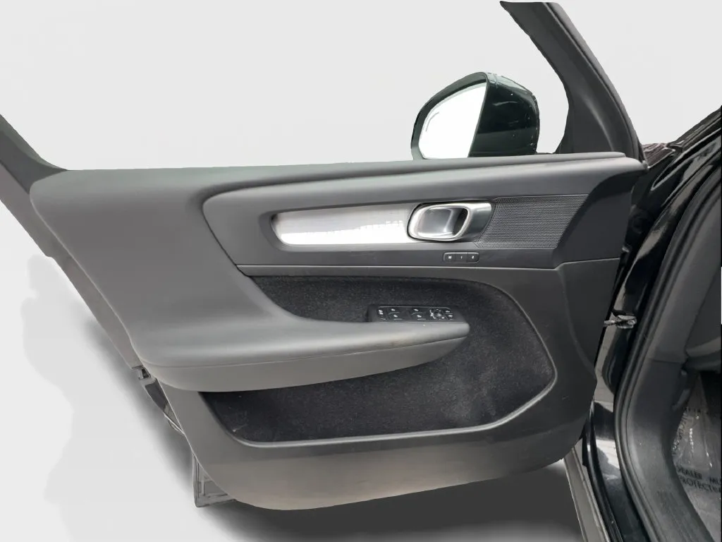 Volvo XC40 photo 23