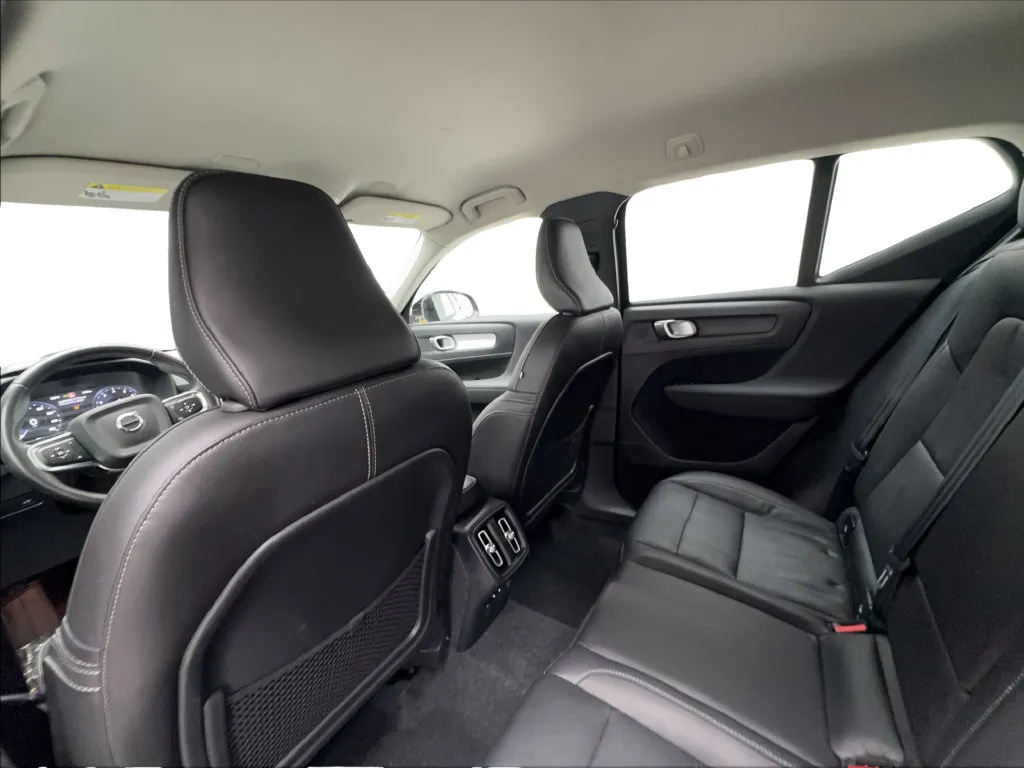 Volvo XC40 photo 25