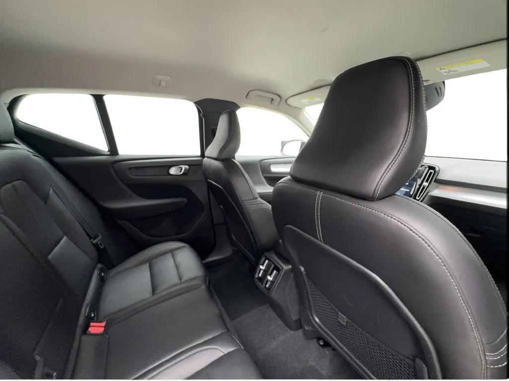 Volvo XC40 photo 28
