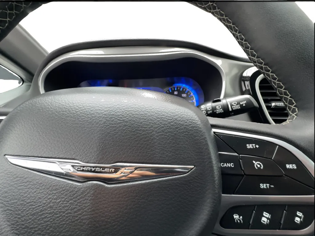 Chrysler Pacifica photo 41