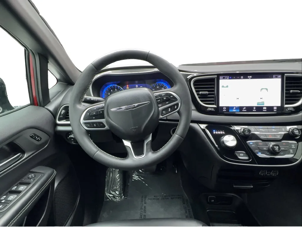 Chrysler Pacifica photo 36