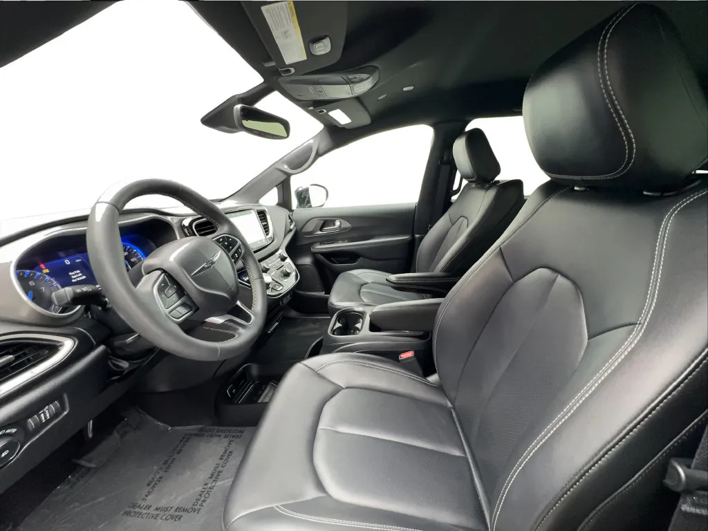 Chrysler Pacifica photo 21