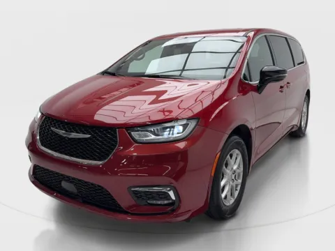 More photos of 2025 Chrysler Pacifica Select at Autos of Dallas - Plano, TX