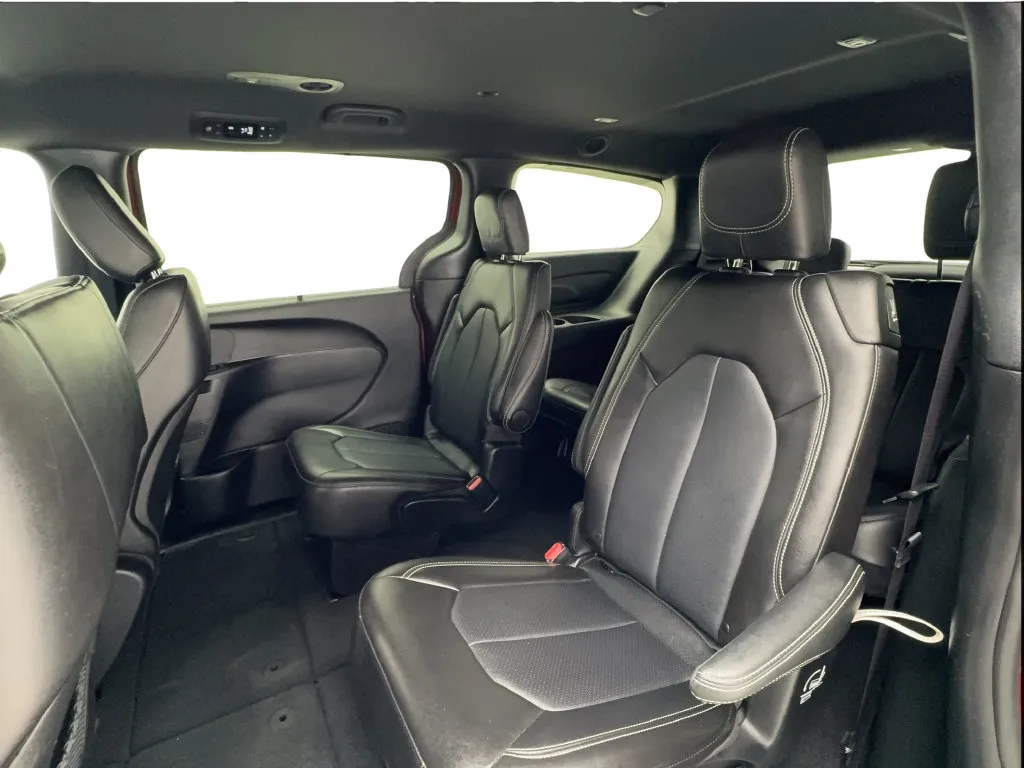Chrysler Pacifica photo 25