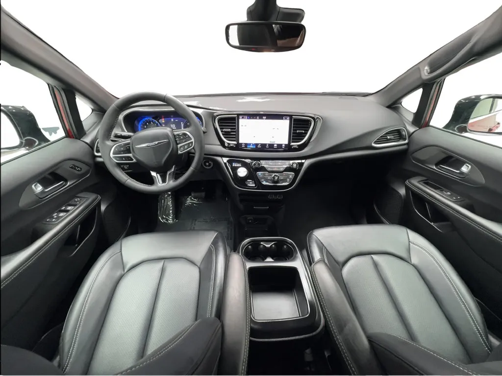 Chrysler Pacifica photo 39