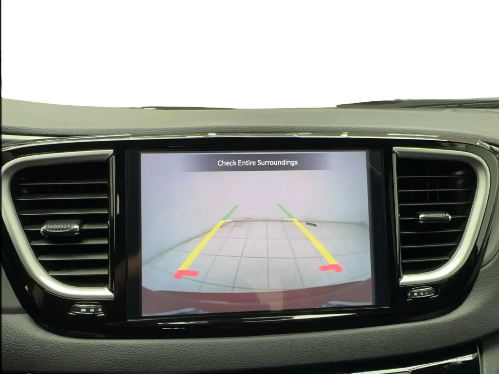 Chrysler Pacifica photo 49