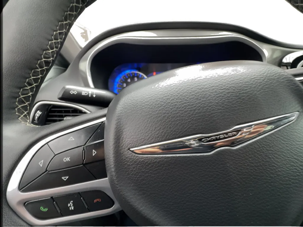 Chrysler Pacifica photo 42