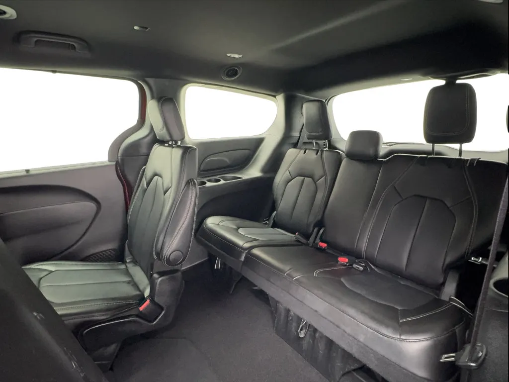Chrysler Pacifica photo 27
