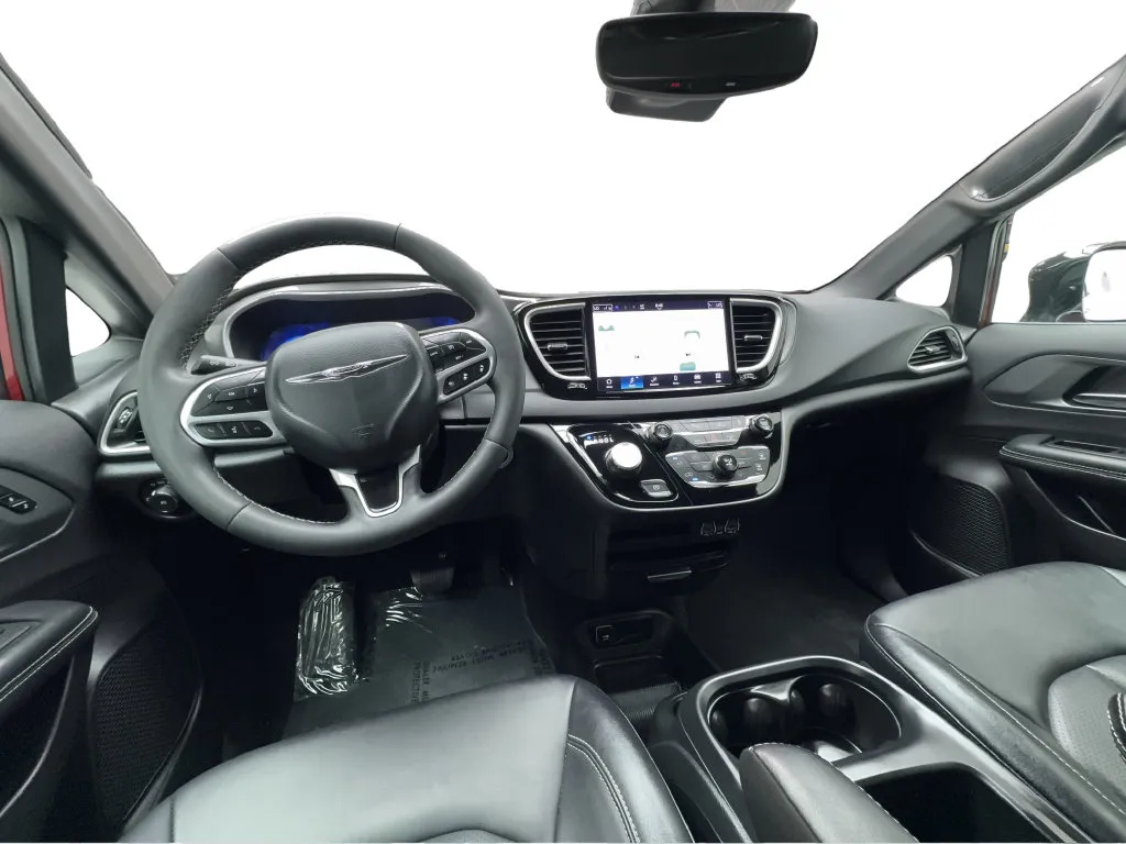 Chrysler Pacifica photo 35