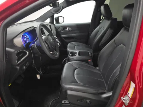 More photos of 2025 Chrysler Pacifica Select at Autos of Dallas - Plano, TX