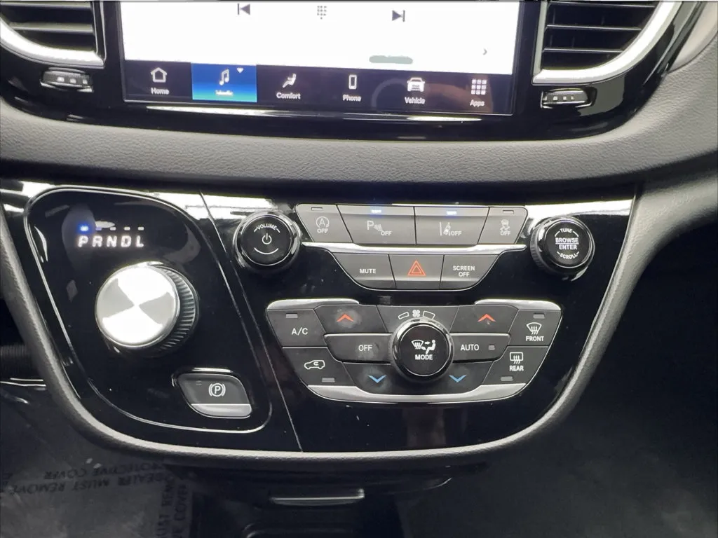 Chrysler Pacifica photo 47