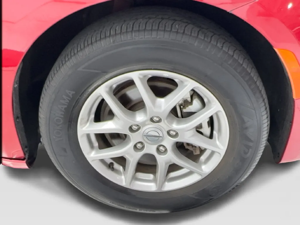 Chrysler Pacifica photo 15