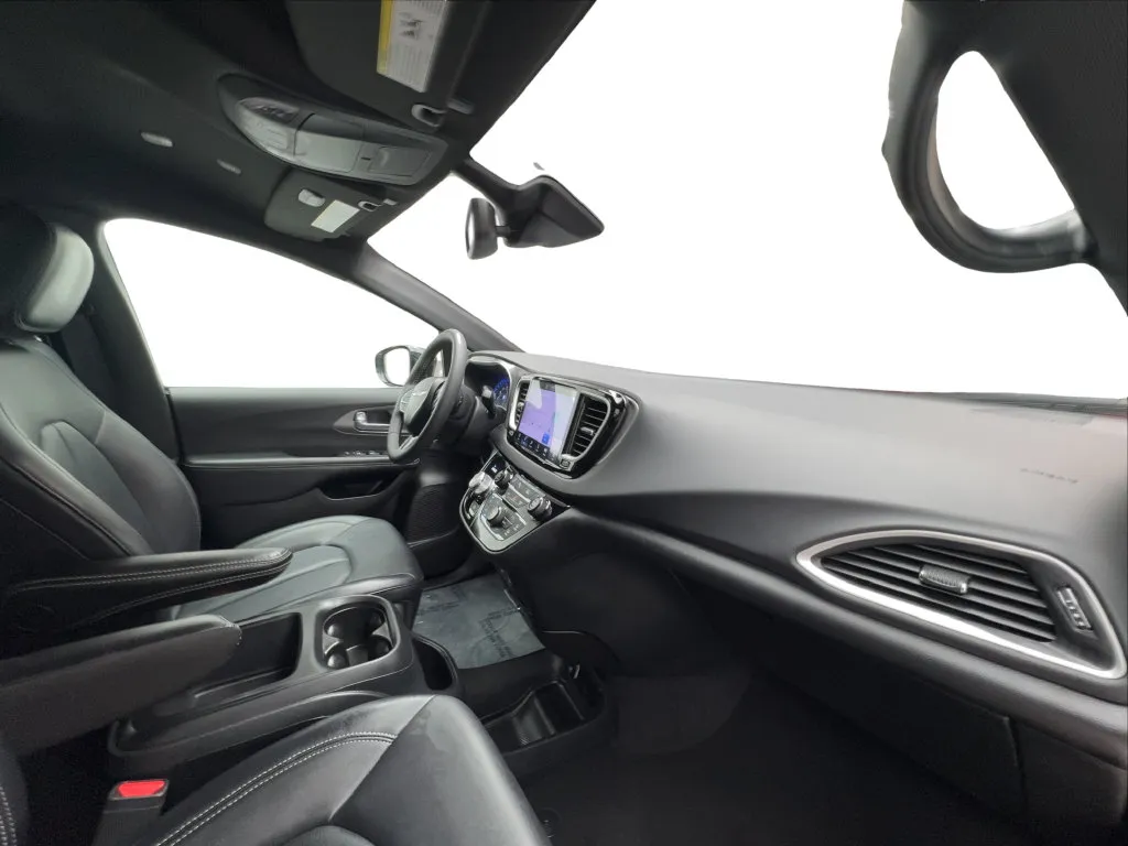 Chrysler Pacifica photo 33