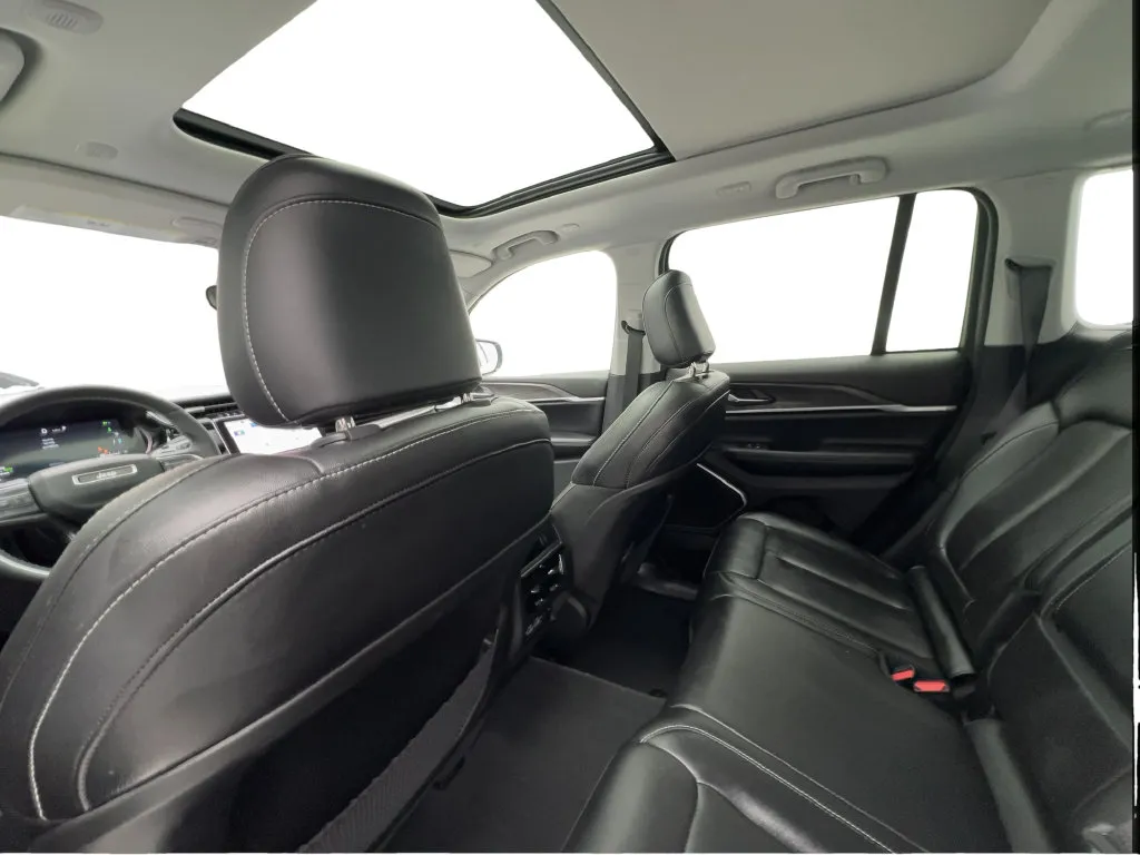 Jeep Grand Cherokee photo 26