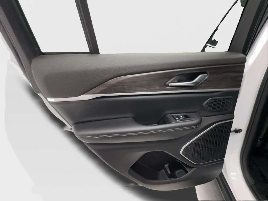 Jeep Grand Cherokee photo 28