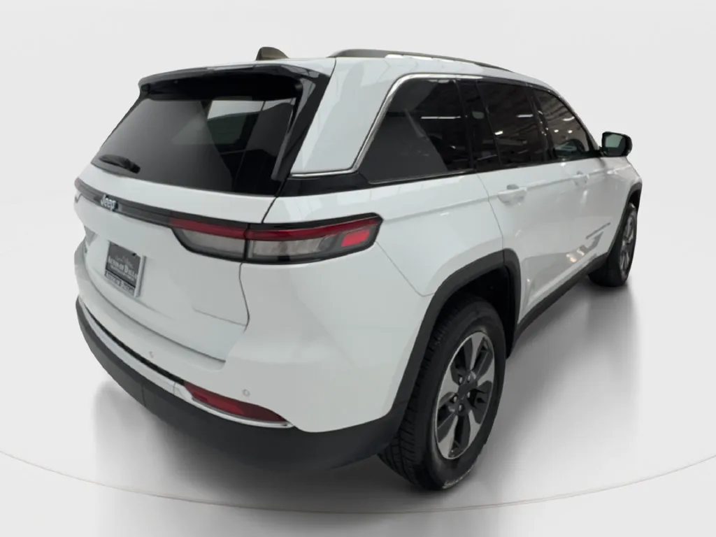 Jeep Grand Cherokee photo 8