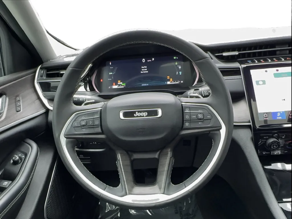 Jeep Grand Cherokee photo 40