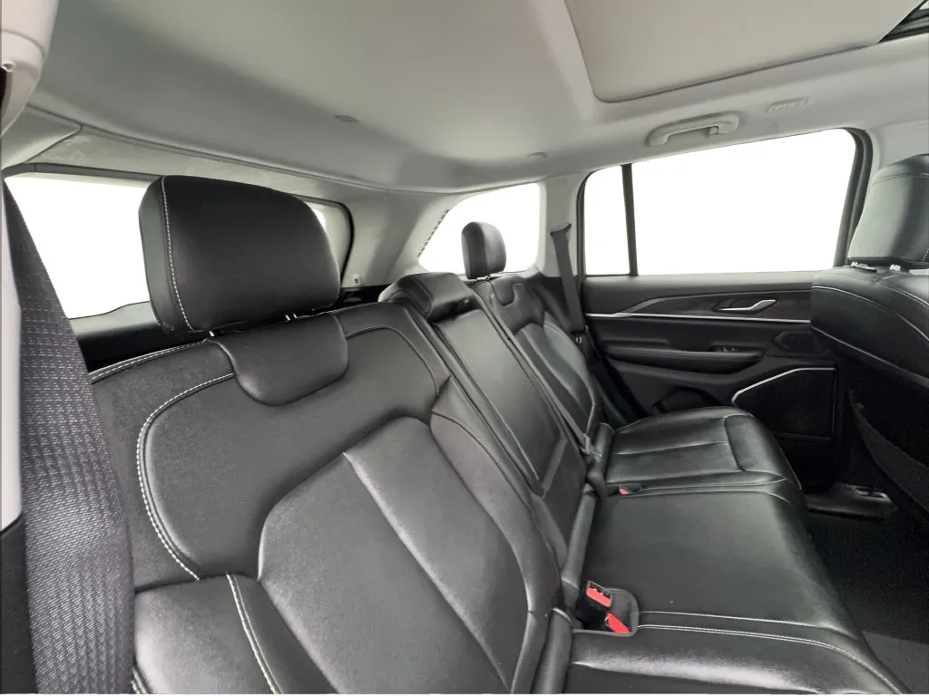 Jeep Grand Cherokee photo 30