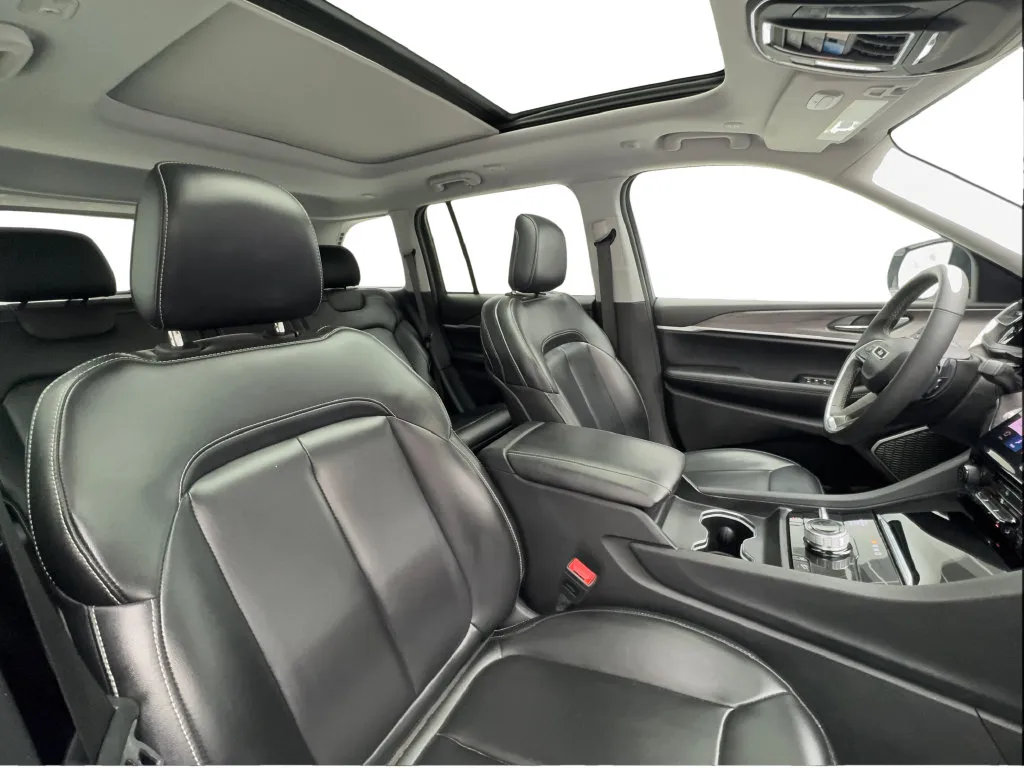 Jeep Grand Cherokee photo 33