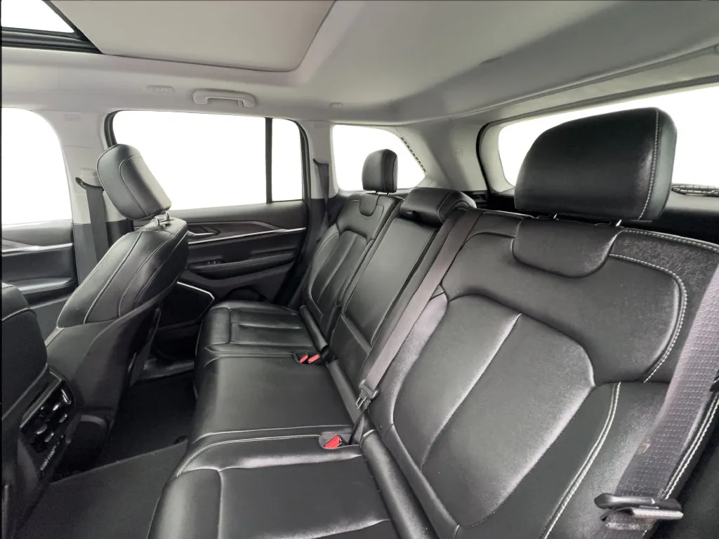 Jeep Grand Cherokee photo 27