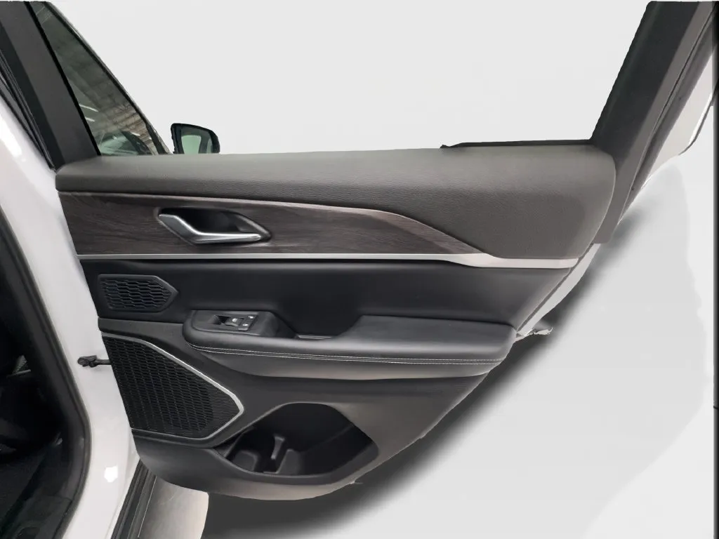 Jeep Grand Cherokee photo 32