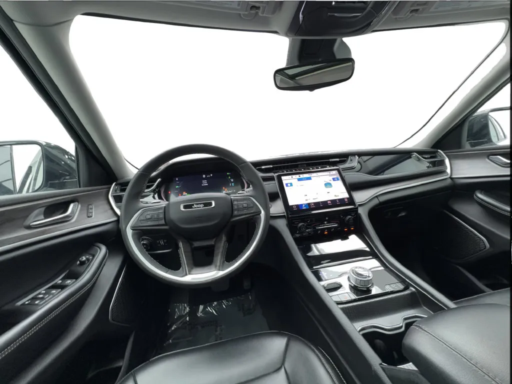 Jeep Grand Cherokee photo 37