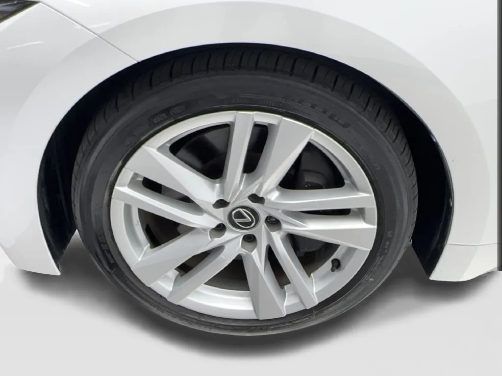 Lexus IS photo 15