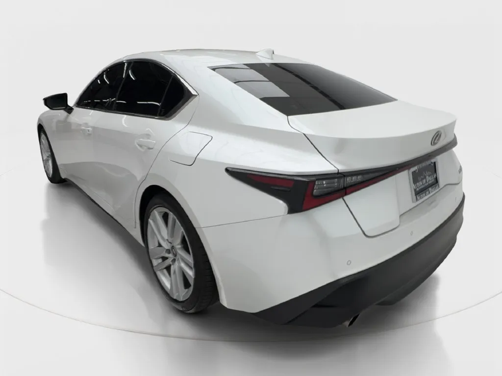 Lexus IS photo 11