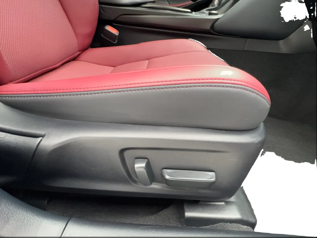 Lexus IS photo 34