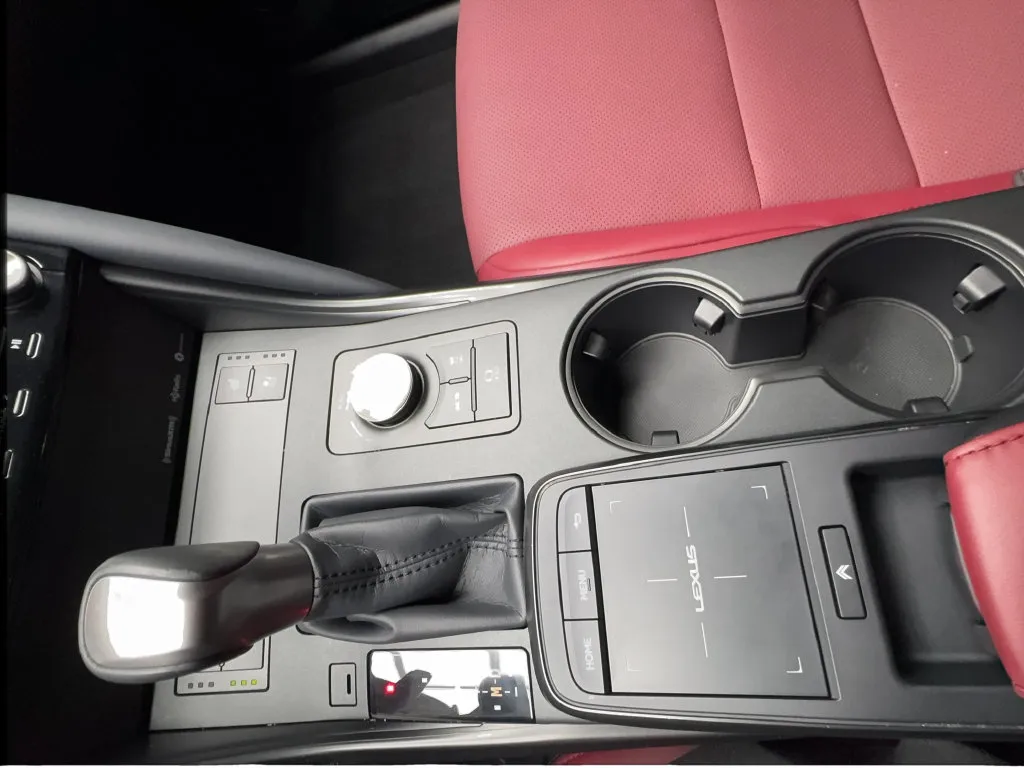 Lexus IS photo 48