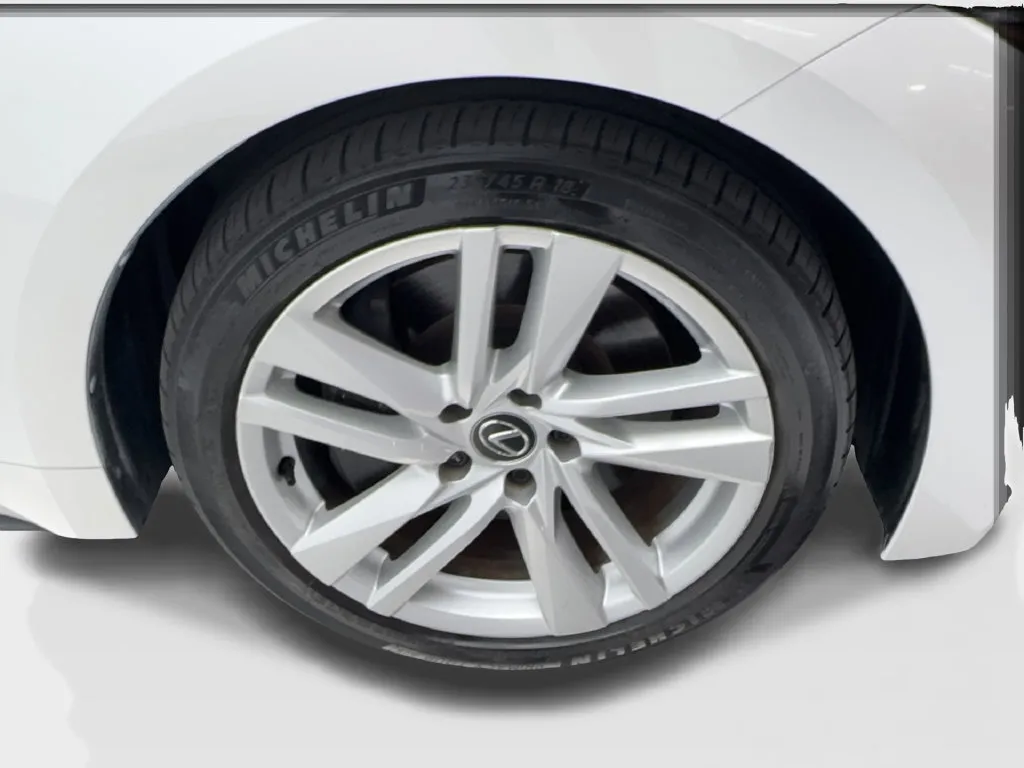 Lexus IS photo 16