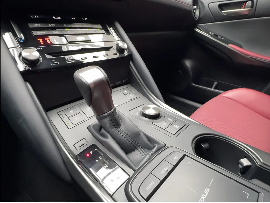 Lexus IS photo 47