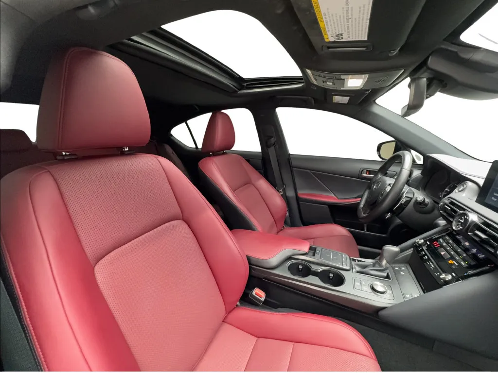 Lexus IS photo 33