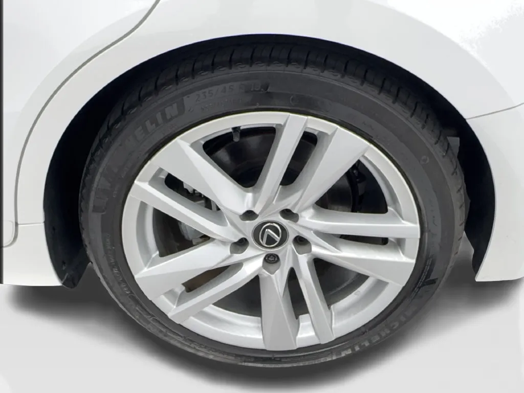 Lexus IS photo 14