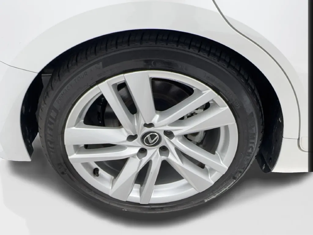 Lexus IS photo 18