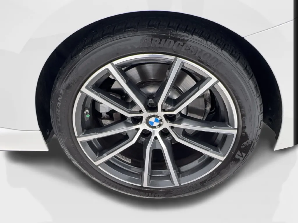 BMW 2 Series photo 14