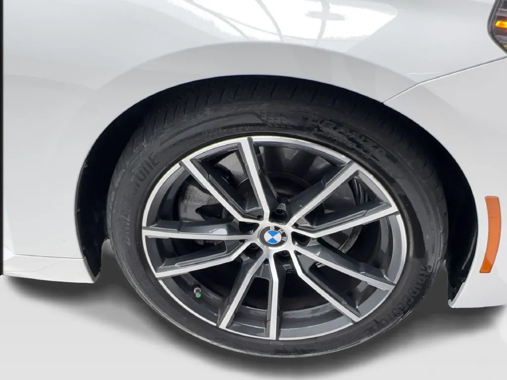 BMW 2 Series photo 16