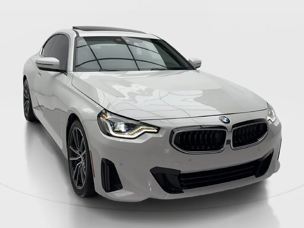 BMW 2 Series photo 3