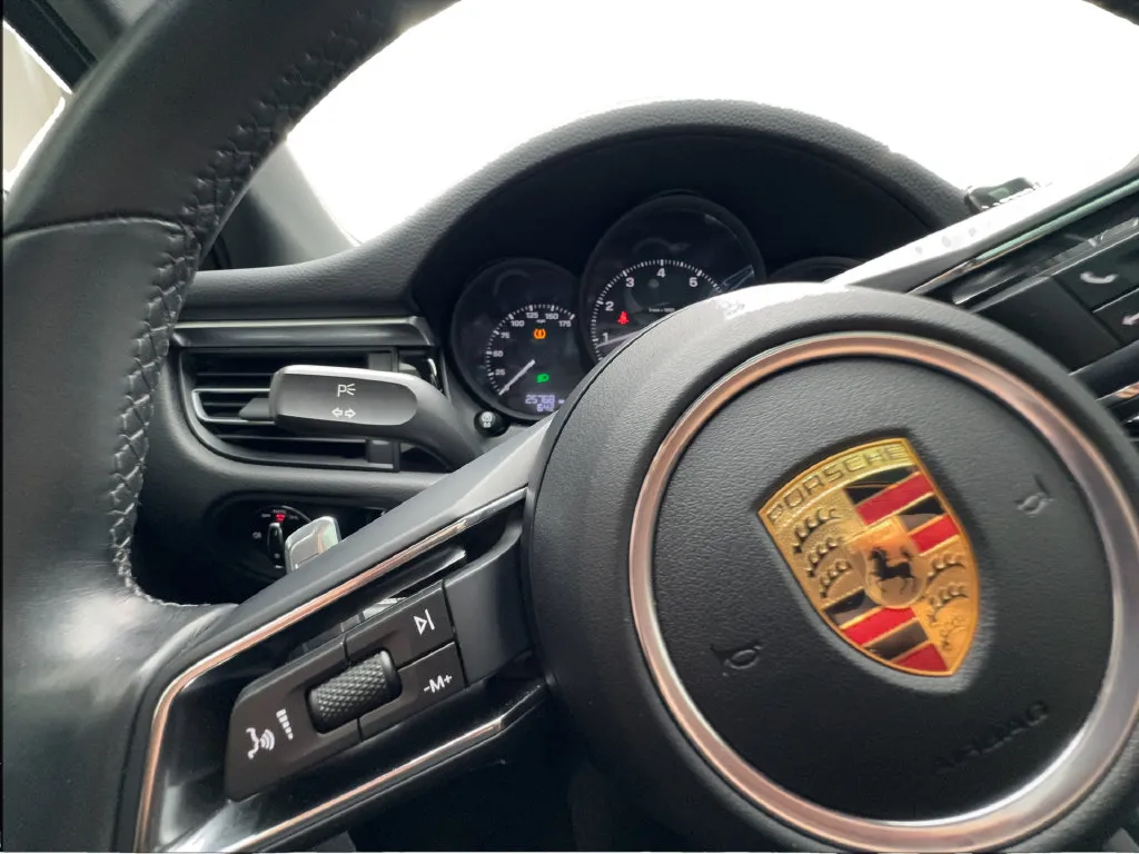 Porsche Macan photo 46